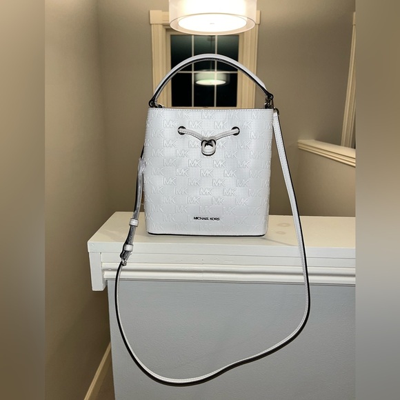 Michael Kors Bucket Bag - Picture 4 of 5